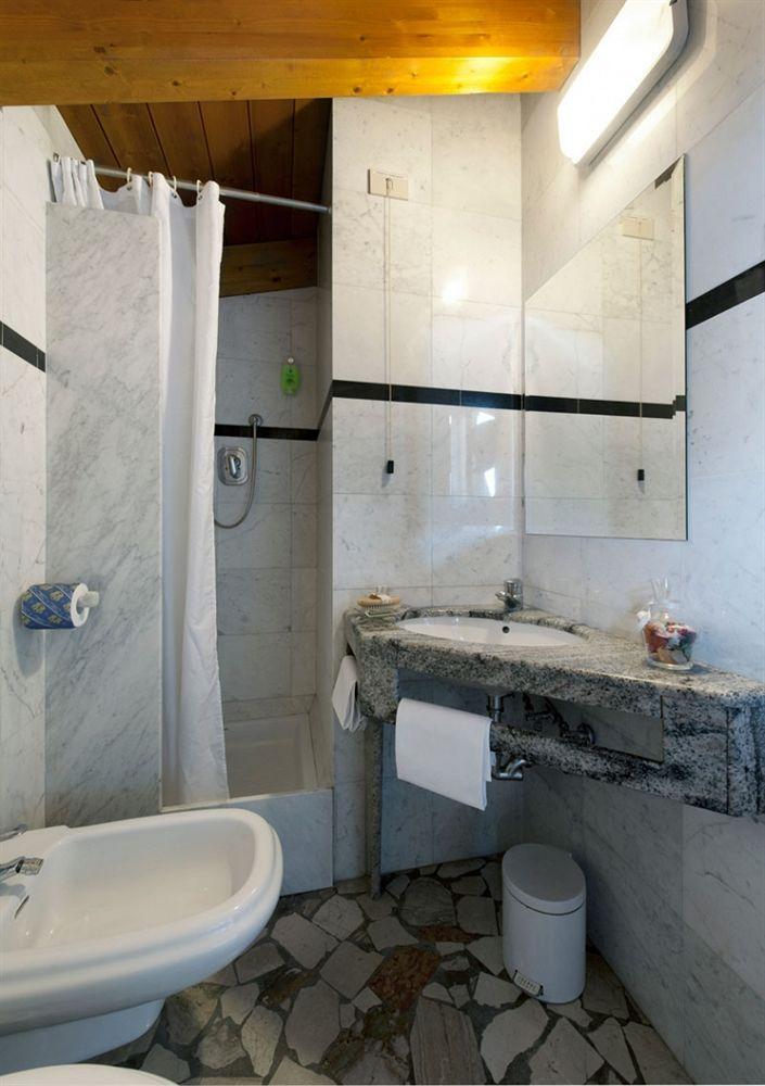 Hotel Caselle Сан-Ладзаро-ди-Савена Экстерьер фото